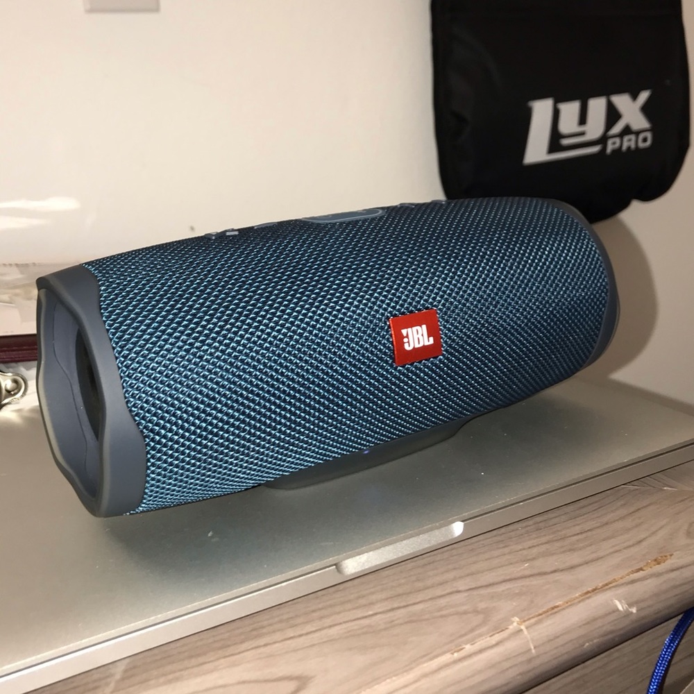 JBL Charge 4